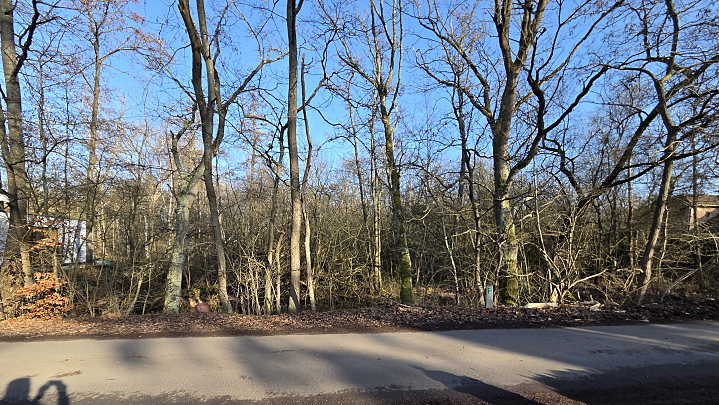 Bouwgrond van 12 are met breedte 24 meter<br>Zeer rustig en residentieel gelegen