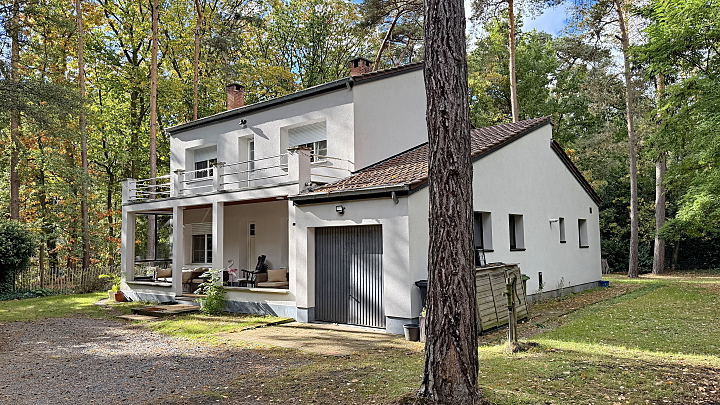 Charmante vernieuwde villa van 231m² op 20 are - 4 slaapkamers, 2 bad-of douchekamers, garage