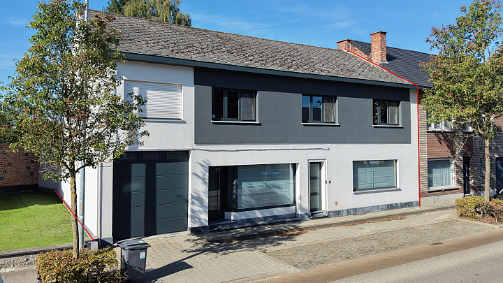 Ruime polyvalente woning van 335m² op 5a84ca met 4 slaapkamers en bureelruimtes